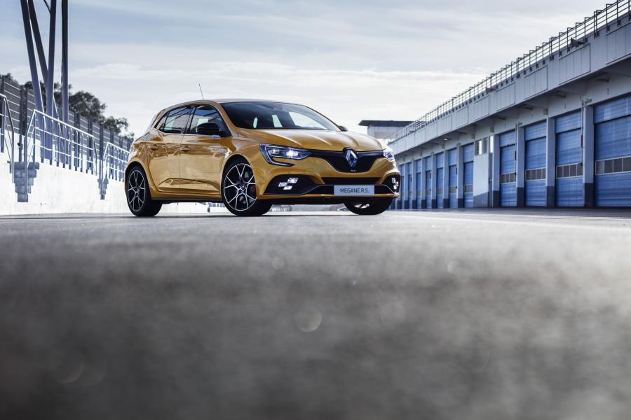  Renault Megane R.S. Trophy 2018 года  (WW) (фото 35 из 65)